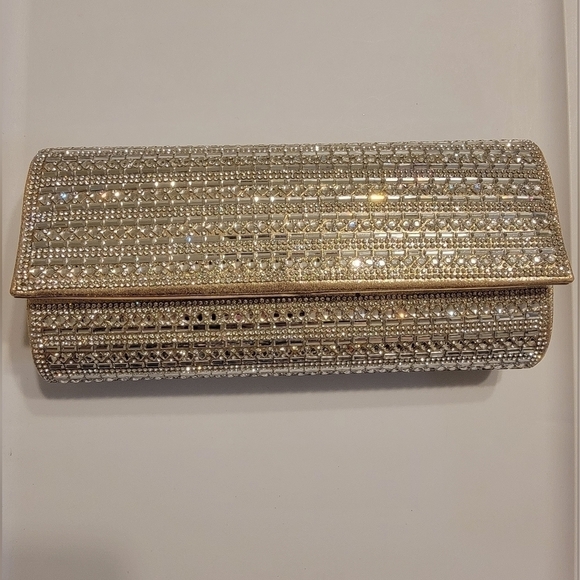 Vie & Rose Handbags - NWT Vie & Rose Crystal Clutch